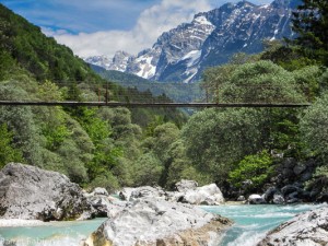 pont et montagne au dessus de la Soca 